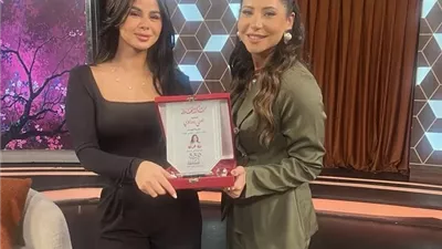 منة عرفه تحسم جدل خلافها مع الفنان محمد نجاتي