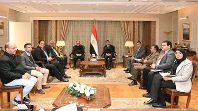 وزير الشباب يتابع كفاءة تقديم الخدمات وتطبيق الكود الطبي للرياضيي