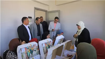 نائب محافظ الأقصر يتفقد أنشطة مبادرة تمكين بقرية حاجر الضبعية