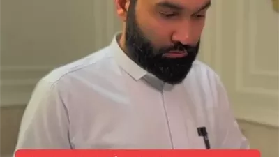 رد السلام بالإشارة أثناء الصلاة: حكمه وضوابطه الشرعية