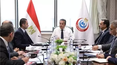 وزير الصحة يناقش حوكمة نفقة الدولة والتأمين الصحي لتسريع الخدمات