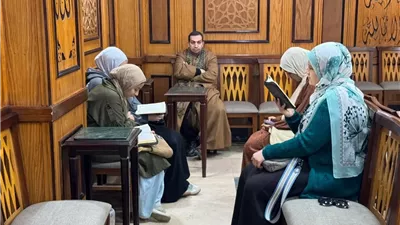 هل يجوز تحفيظ الرجل القرآن للفتيات بعد سن البلوغ.. رد من الإفتاء