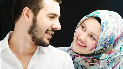 حكم الزواج بمن رضعت من أمه رضعتين مع أخته الأصغر منه