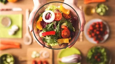 دراسة حديثة.. الغذاء النباتي يحقق نومًا أكثر جودة لكبار السن