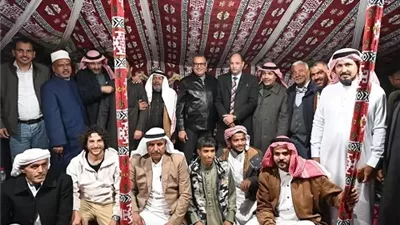 محافظ جنوب سيناء يلتقي مشايخ وعواقل وشباب بدو خليج العقبة