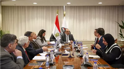 وزير قطاع الأعمال يبحث مع مستثمرين أتراك التعاون في صناعة الملابس
