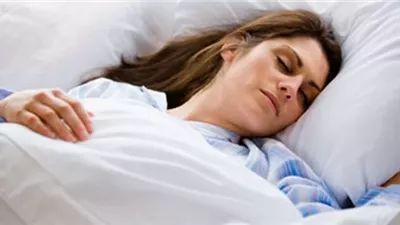 سلوكيات ليلية مقلقة قد تكون إنذارًا مبكرًا للخرف