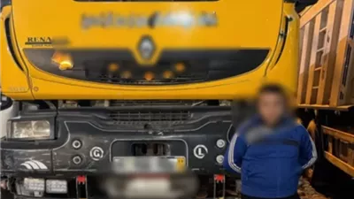 ضبط سائق نقل ألقى مخلفات البناء بأحد المحاور بالقاهرة