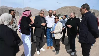 محافظ جنوب سيناء يتفقد ساحة انتظار النقل الثقيل في طابا..صور