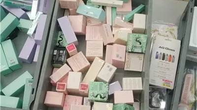 ضبط راكب حاول تهريب ألف سماعة اذن في مطار سفنكس