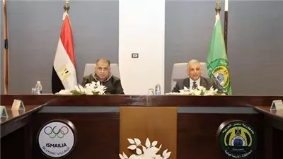 محافظ الإسماعيلية يستعرض أعمال اللجنة العليا للمشروعات