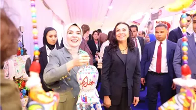 مايا مرسي ووزيرة الأسرة التركية تتفقدان معرض ديارنا للحرف اليدوية