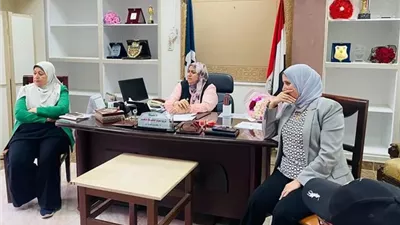 ثريا منصور تقود اجتماعًا لتفعيل الأنشطة المدرسية بالسويس