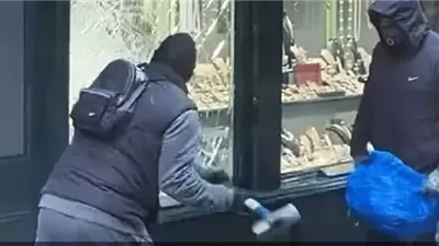 سطو مسلح على متجر مجوهرات بغرب لندن .. فيديو