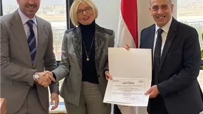 تكريم المشاركين فى دعم خطة قطاع الطيران المصرى المقدمة إلى 
