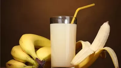 فوائد تناول الحليب والموز قبل النوم لصحة أفضل ونوم هادئ