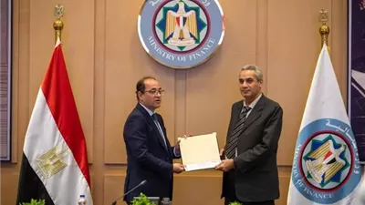 وزير المالية يكرّم الفائز بأعلى تقييم في مبادرة «الإصلاح الضريبي»