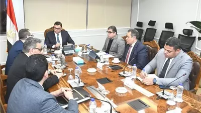 وزير الإسكان يعقد اجتماعًا لمتابعة ملفات عمل الهيئة العامة للتنمية السياحية