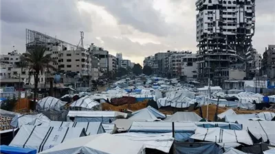 8 مصابين في غارات إسرائيلية على خيام النازحين بخان يونس