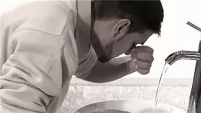 حكم من زاد عن ثلاث في الاسنشاق والمضمضة..هل تصح صلاته
