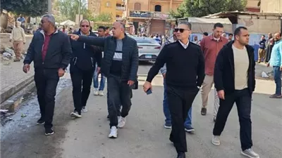 قيادات جهاز مدينة بدر تغلق 25 محل فى 
