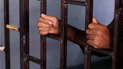 نيابة الخصوص تأمر بحبس أب تعدى على طفله حتى الموت