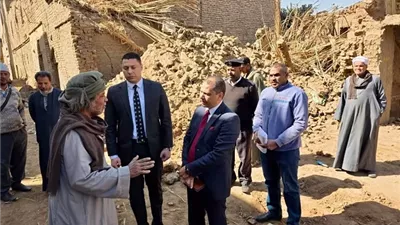 النيابة الإدارية بقنا تتابع حادث انهيار عقار بمركز دشنا