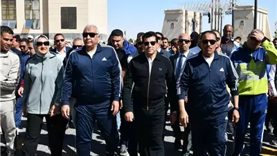 وزير الشباب ومحافظا الوادي الجديد ومطروح يشهدون مسيرة «صحتك في المشي»
