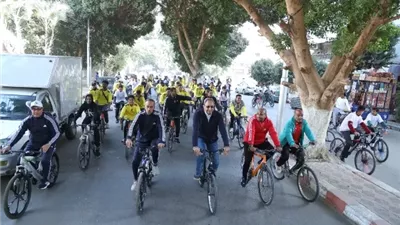 محافظ قنا يشارك في ماراثون الدراجات ضمن مبادرة