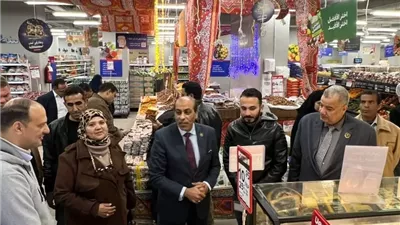 وكيل التموين بالقليوبية يتفقد معرض 