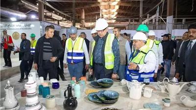 وزير قطاع الأعمال يتفقد شركة شيني ويشدد على تطوير الإنتاج
