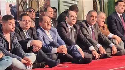 وزير الأوقاف والمفتي يؤدون صلاة الجمعة بمسجد النصر في المنصورة