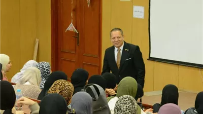 رئيس جامعة دمياط يتفقد المدرجات والقاعات الدراسية بالكليات