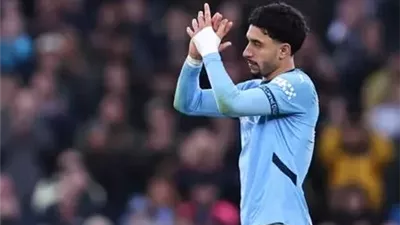 عمر مرموش يغادر مباراة ليفربول ومانشستر سيتي