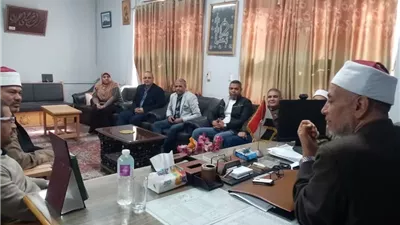 رئيس المنطقة يواصل اجتماعاته استعدادًا للفصل الدراسي الثاني
