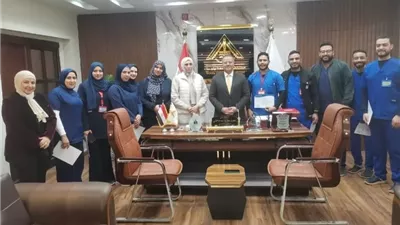 مدير مستشفيات جامعة بنها يكرم هيئة التمريض المتميزة بمستشفى الجراحة