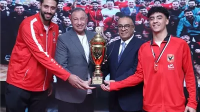 الأهلي يتسلم كأس دوري المرتبط للرجال 2025-2026