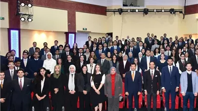 وزير الشباب يلتقي شباب الدبلوماسية بالمركز الأولمبي