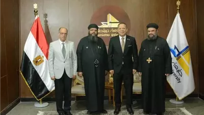 رئيس جامعة دمياط يستقبل وفد كنيسة العذراء لتقديم واجب العزاء