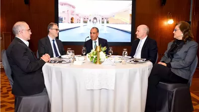 وزير الخارجية يلتقي مجلس أمناء الجامعة الأمريكية بالقاهرة