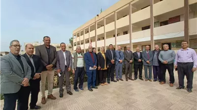 مدير تعليم الإسماعيلية ولجنة وزارية يتفقدون مدارس القصاصين ..صور