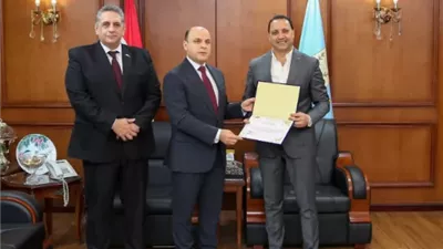 رئيس جامعة كفر الشيخ يشيد باساتذة كلية الطب