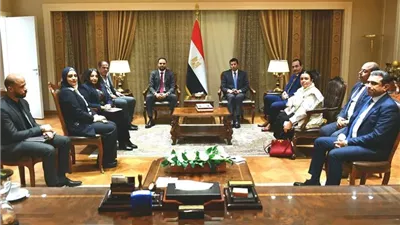 وزير الشباب والرياضة يناقش خطة تشغيل المدرسة الدولية الرياضية