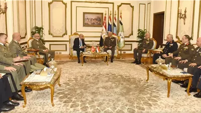 القائد العام للقوات المسلحة يلتقى وزير الدفاع الوطنى للجمهورية التونسية