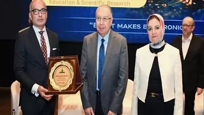 جامعة عين شمس تدعم مستقبل توطين صناعة أشباه الموصلات