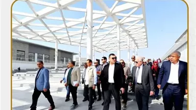 وزير الإسكان ومستشار الرئيس يتفقدان موقف مشروع 