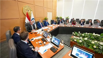 اجتماع مائدة مستديرة موسع للاستثمار والتمويل بقطاع البترول