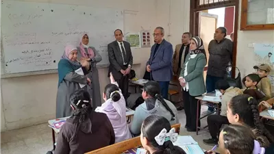 مساعد وزير التعليم يتابع انضباط المدارس في جولة ميدانية بمدارس قها بالقليوبية