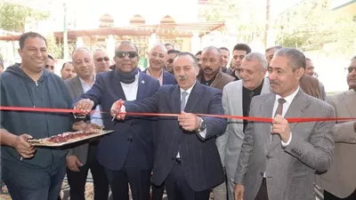 محافظ أسيوط يفتتح معرض 