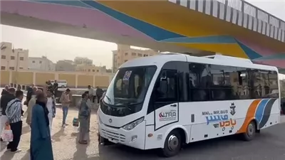 محافظ قنا يتابع تشغيل الأتوبيسات الجديدة لتخفيف التكدس بين الركاب